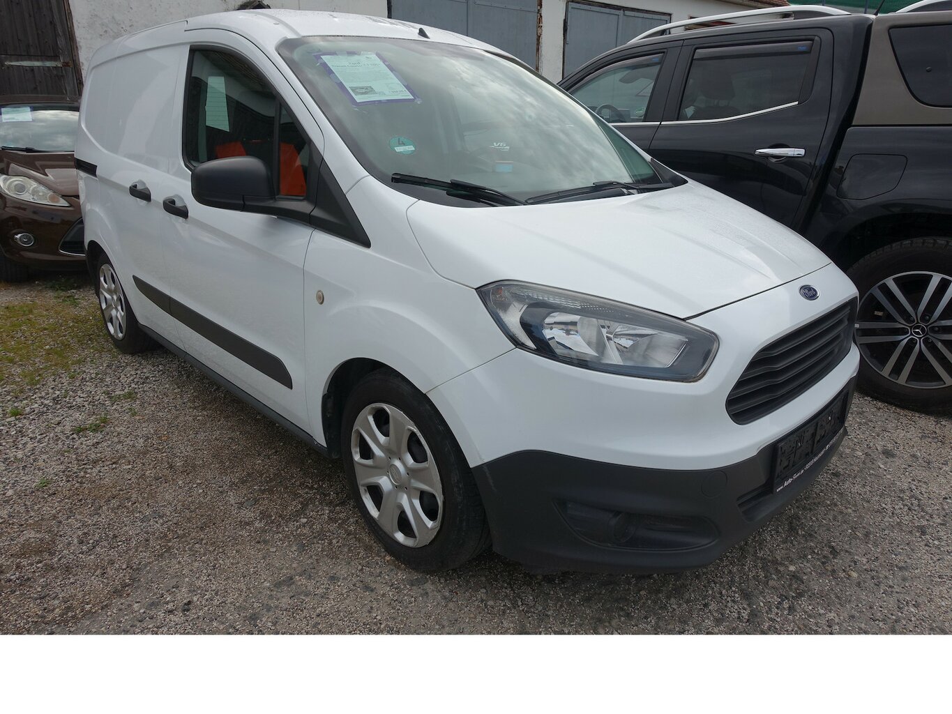 Ford Transit Courier 1 5 TDCi 8-fach bereift PDC Gitter guter Zustand